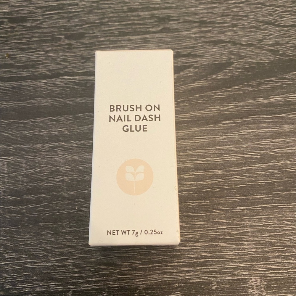 Red Aspen Brush On Nail Glue